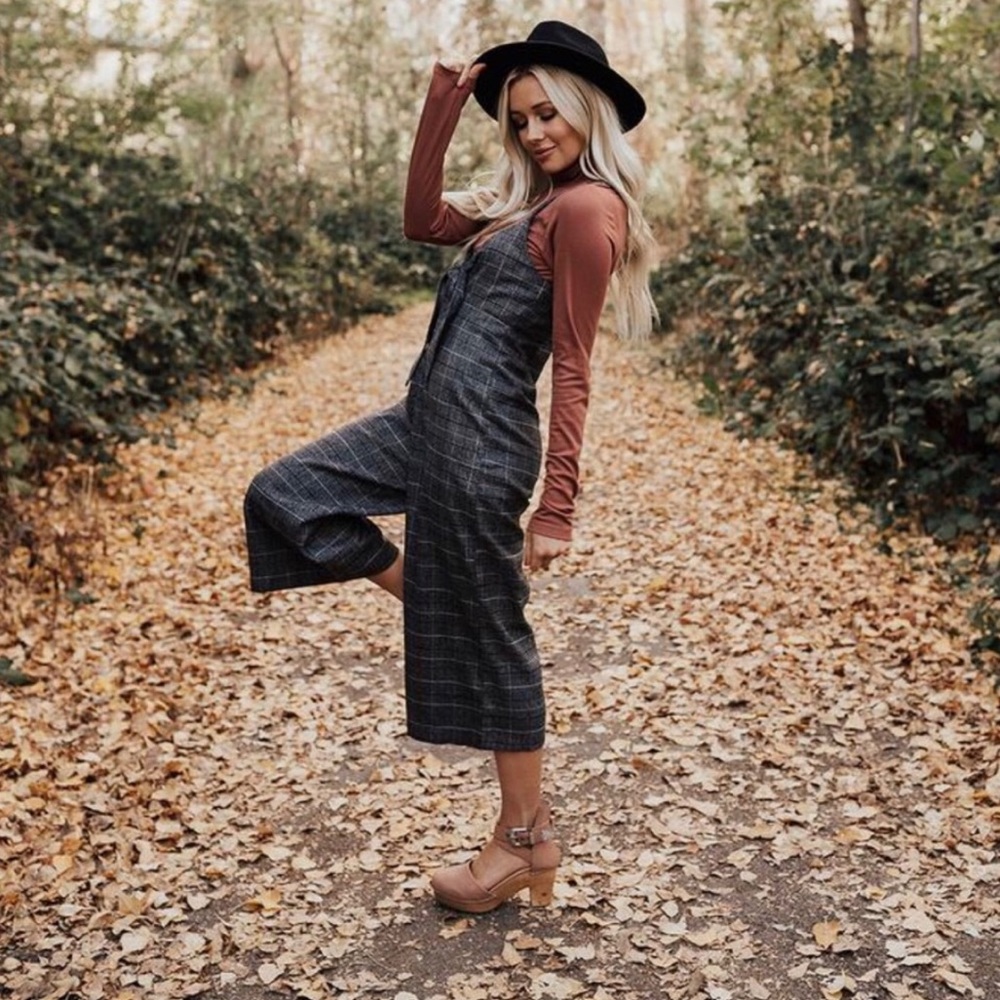 *NWT* Grey boutique  jumpsuit - Picture 2 of 3